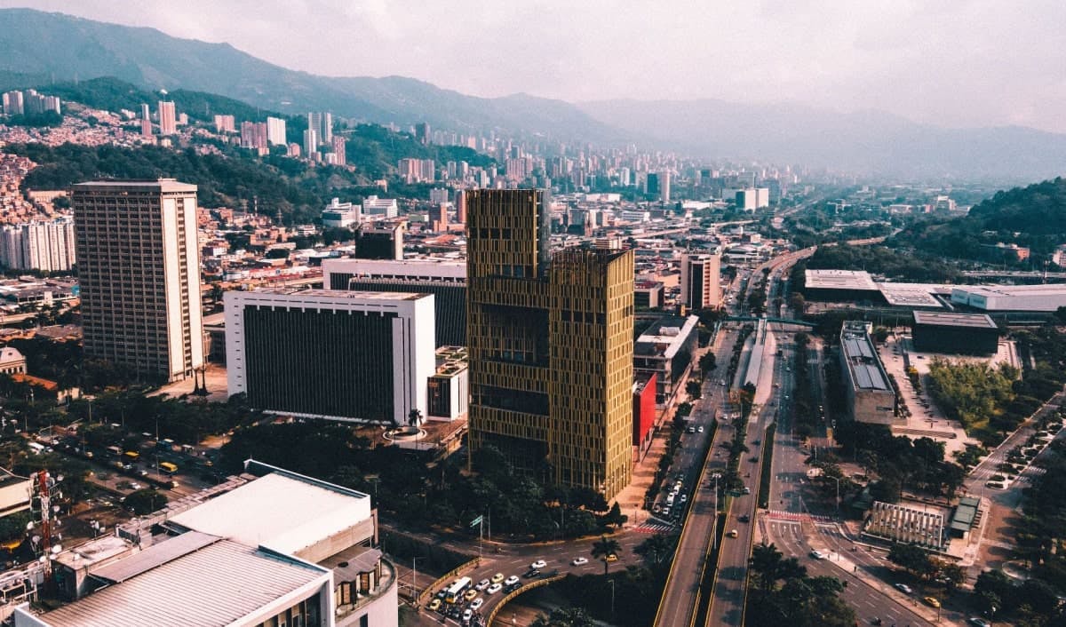 Certificado de tradición y libertad en Medellín
